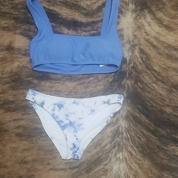 Bikini - Picture 2 of 4